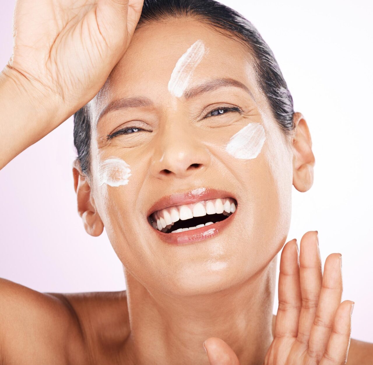 De ce unele loțiuni cu SPF lasă urme albe și cum alegi o formulă mai plăcută