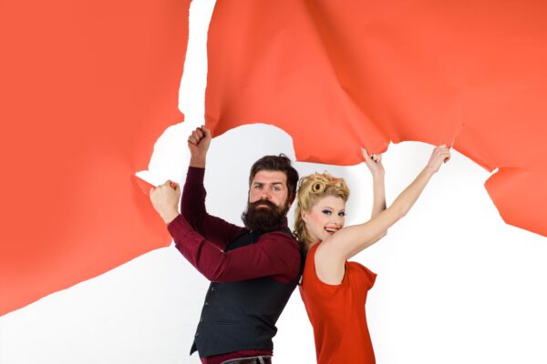 De ce „love bombing” poate fi confundat cu o poveste de dragoste perfectă