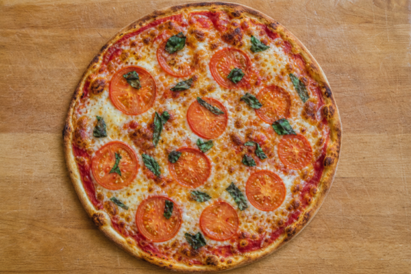 Pizza cu blat subțire: rețetă simplă pentru acasă