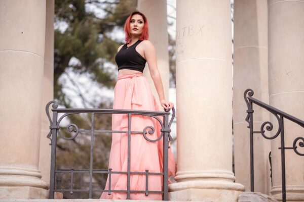 Fustă satinată: cu ce o porți pentru un look elegant