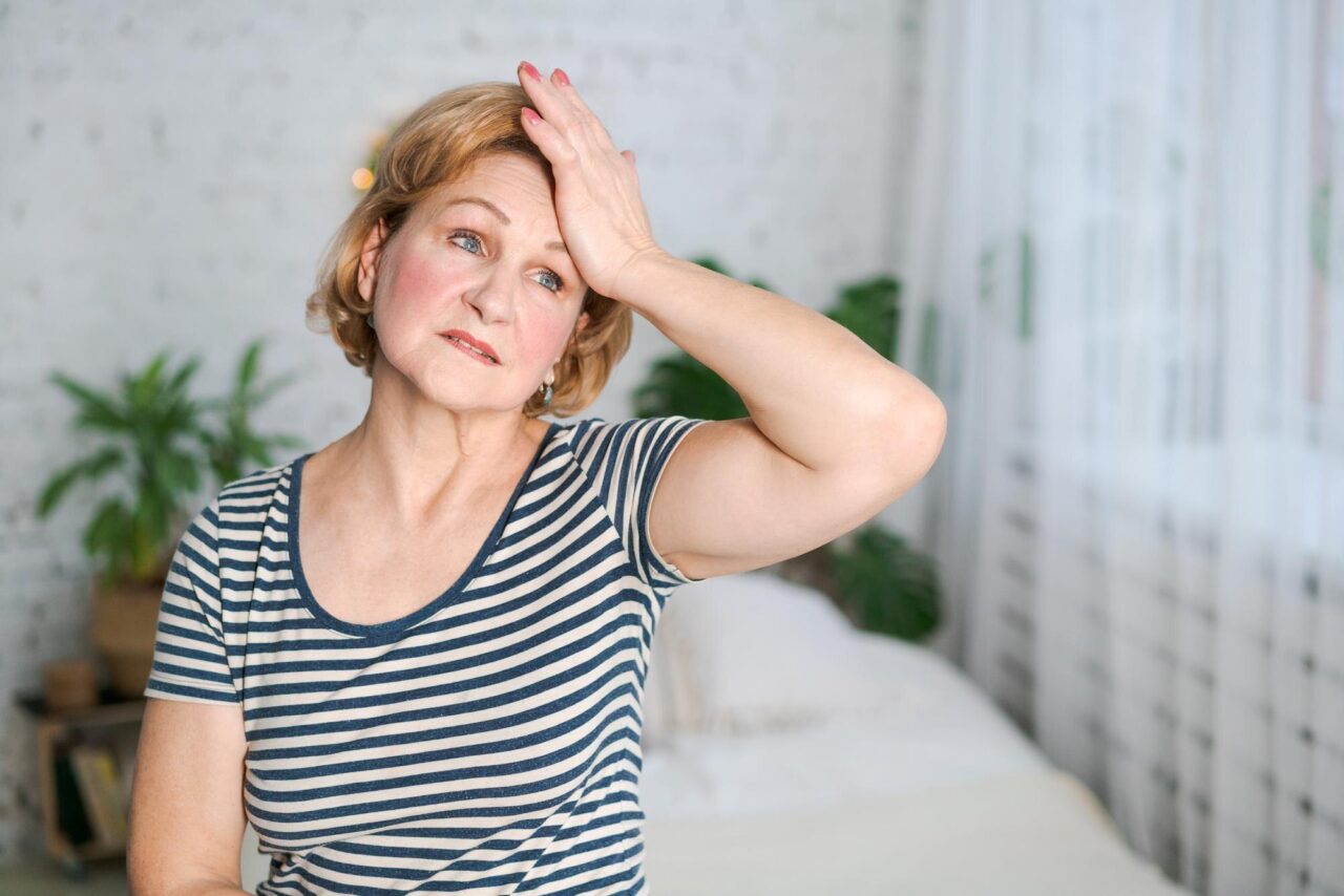 Menopauza și stresul: de ce unele simptome pot deveni mai intense în perioade dificile