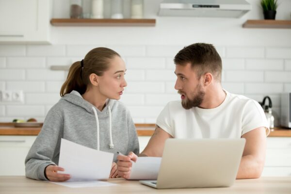Ce să faci dacă frații partenerului se implică în deciziile voastre financiare
